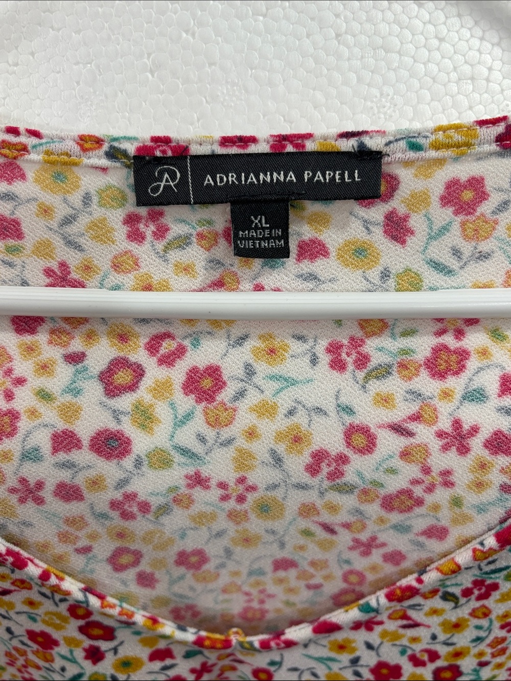 Adriana Papell Floral V Neck Top White with Pink & Yellow Flowers size XL - Picture 4 of 4